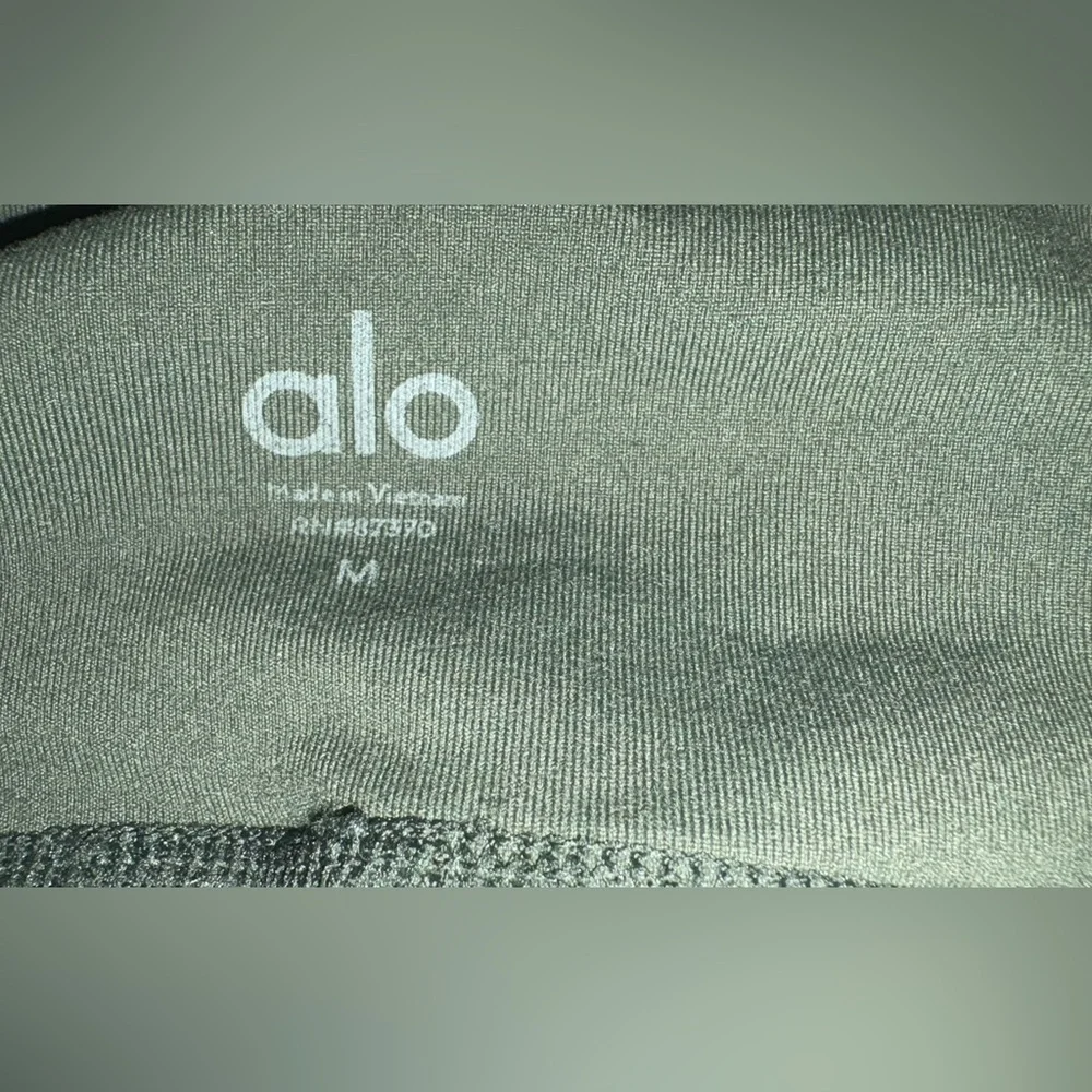 ALO Yoga women’s‎ Dark Green Leggings